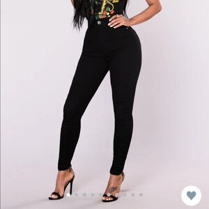 Fashion Nova Coraline High Rise Jeans 👖​​​​​​​​​​